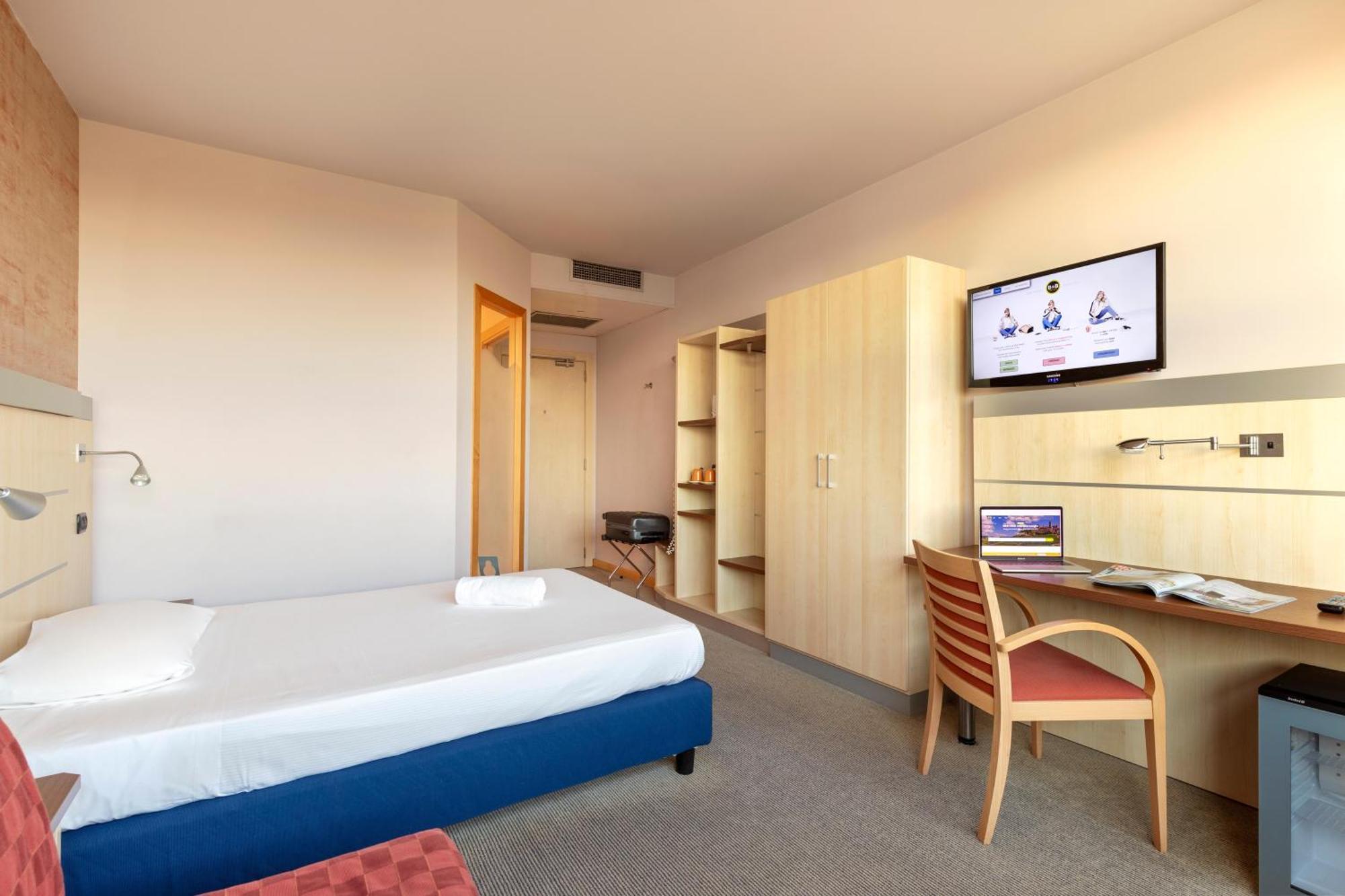 B&B Hotel Cherasco Langhe Eksteriør billede