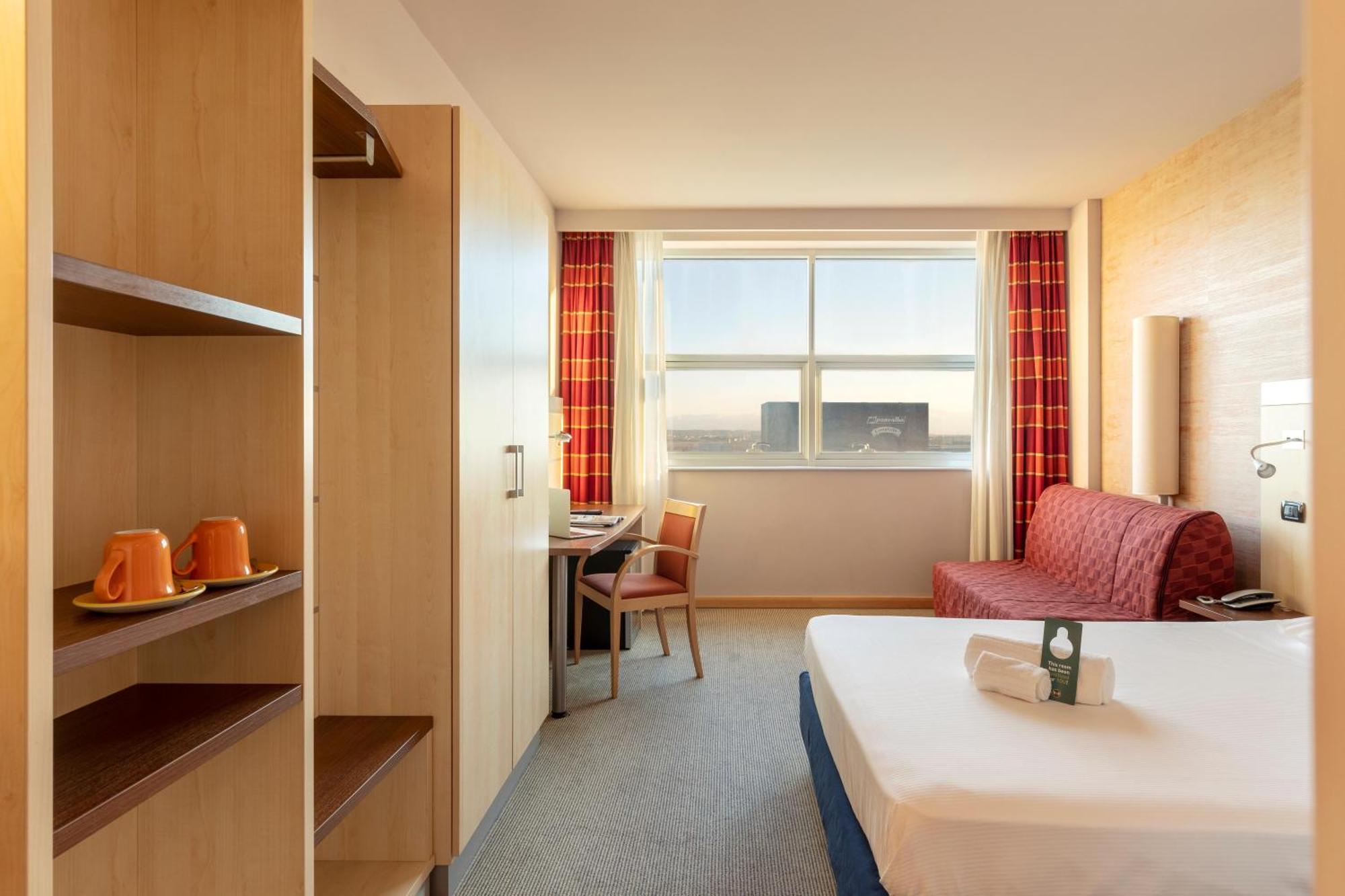 B&B Hotel Cherasco Langhe Eksteriør billede