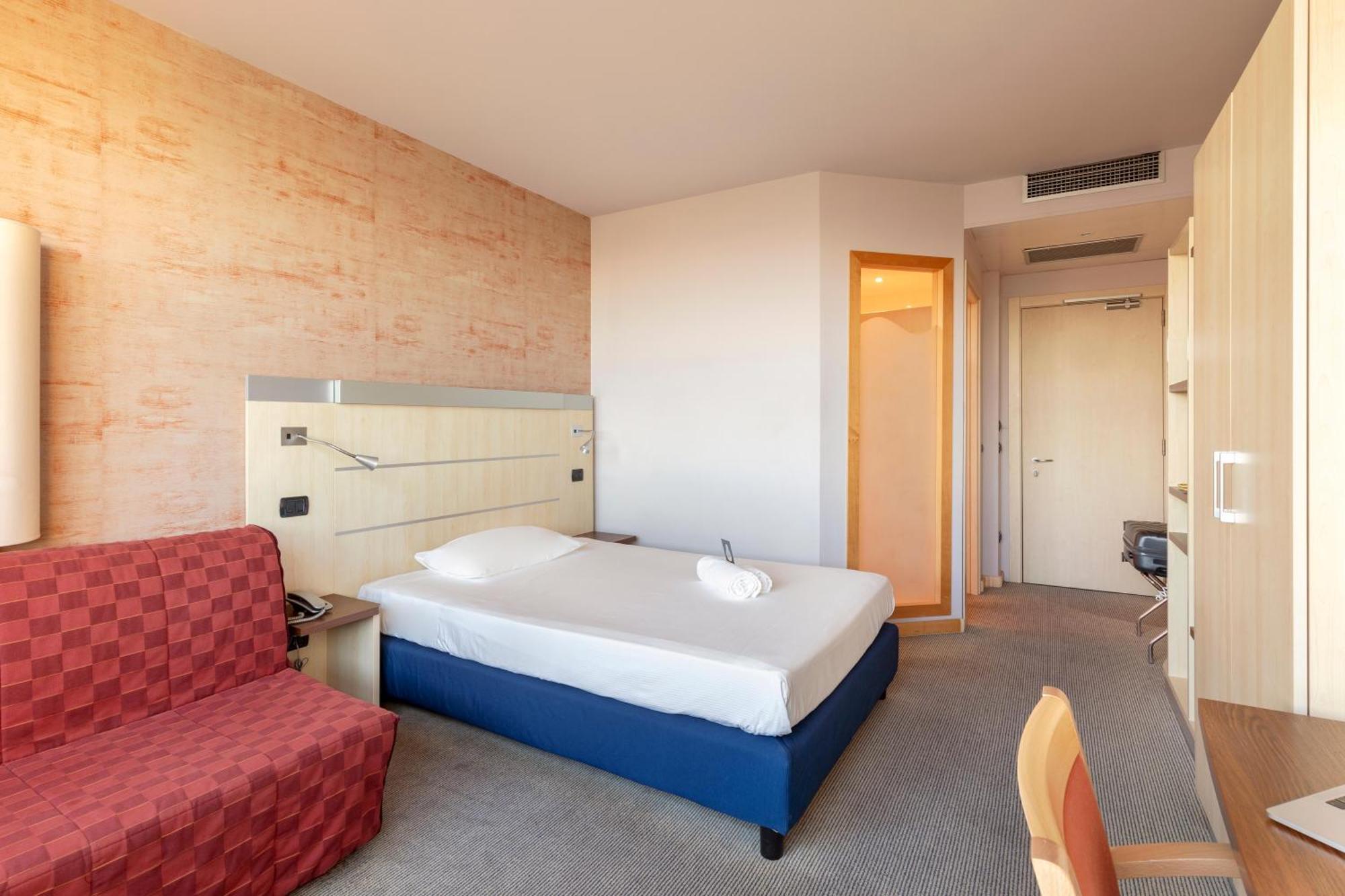 B&B Hotel Cherasco Langhe Eksteriør billede