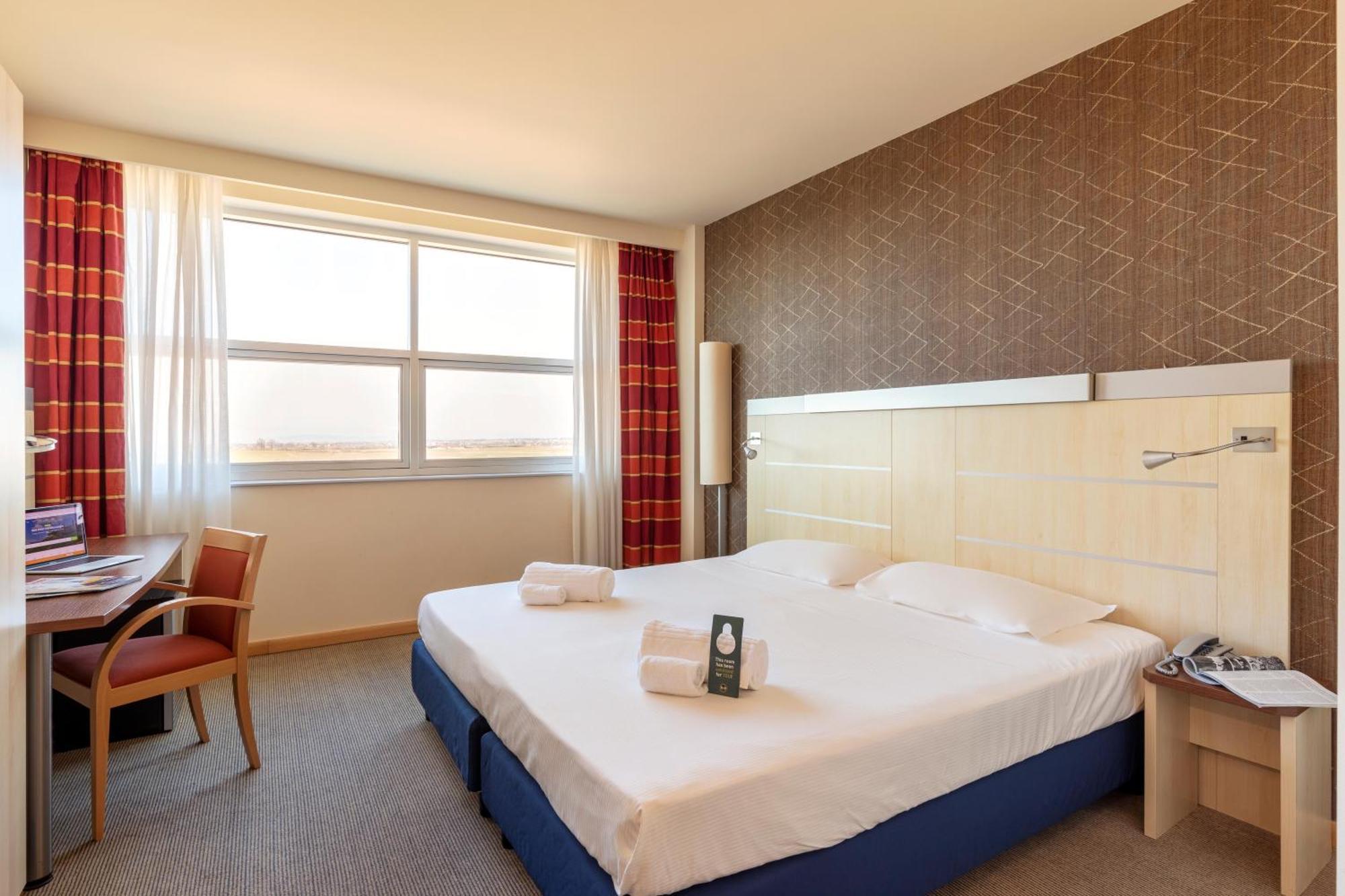 B&B Hotel Cherasco Langhe Eksteriør billede