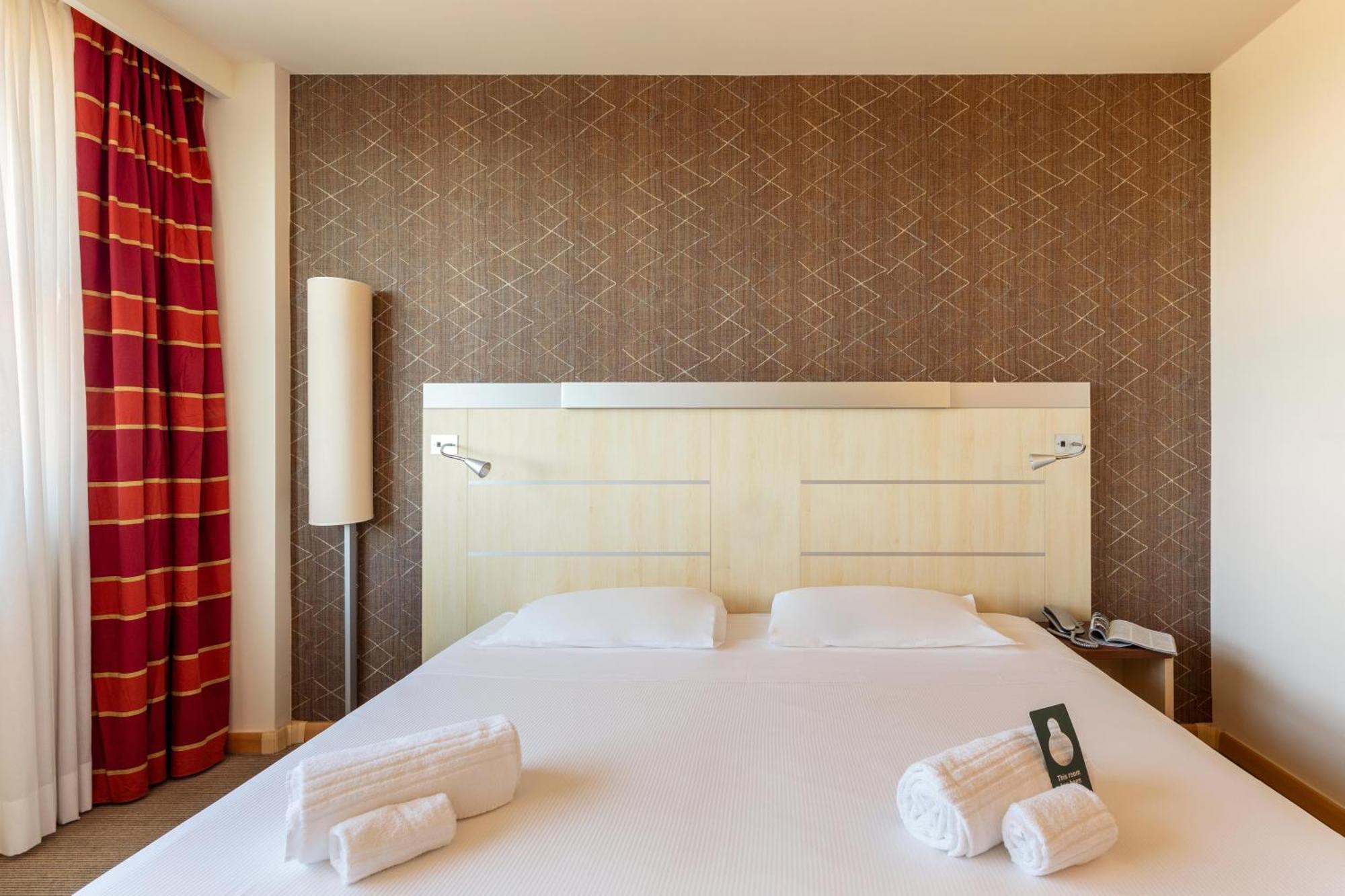 B&B Hotel Cherasco Langhe Eksteriør billede