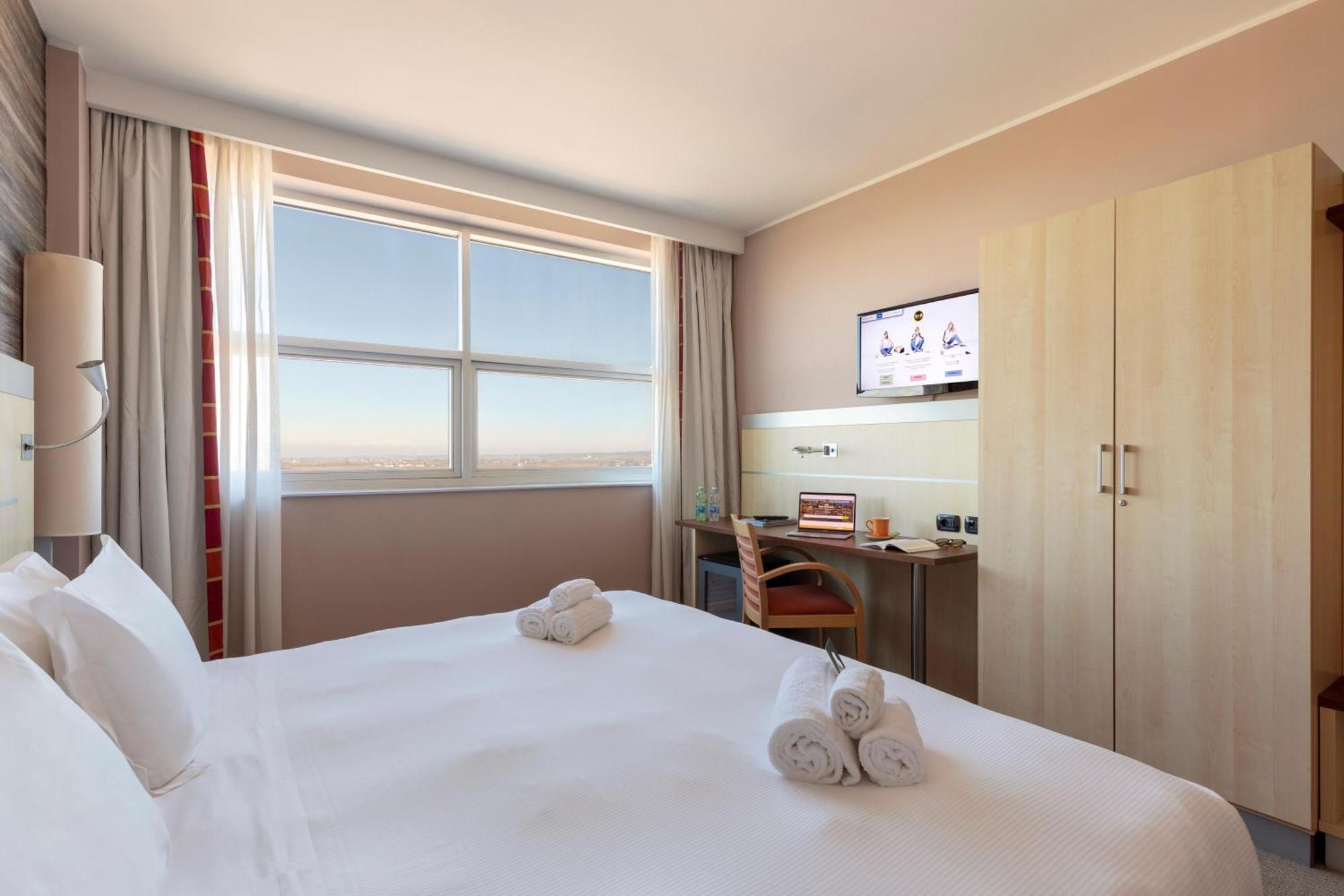 B&B Hotel Cherasco Langhe Eksteriør billede